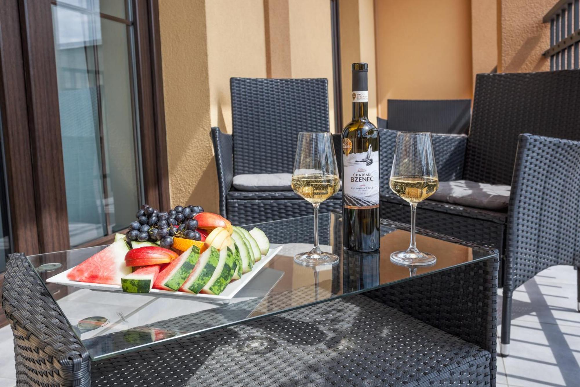 Hotel Lidovy Dum Bzenec Exterior photo