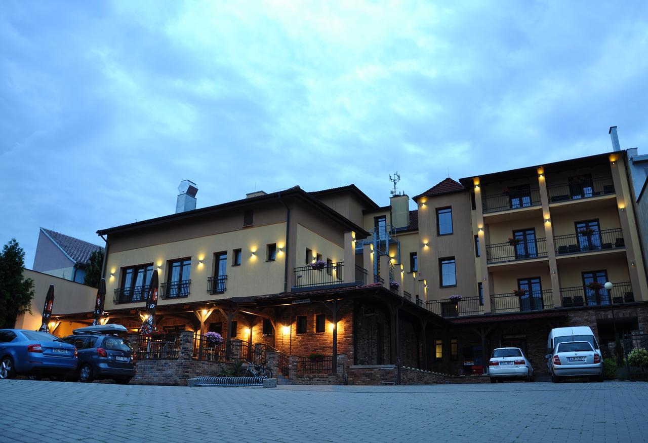 Hotel Lidovy Dum Bzenec Exterior photo